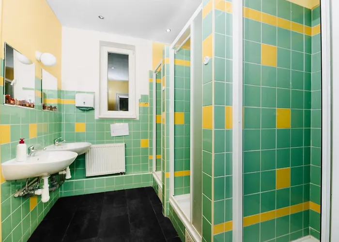 Benedikt Center Hostel *