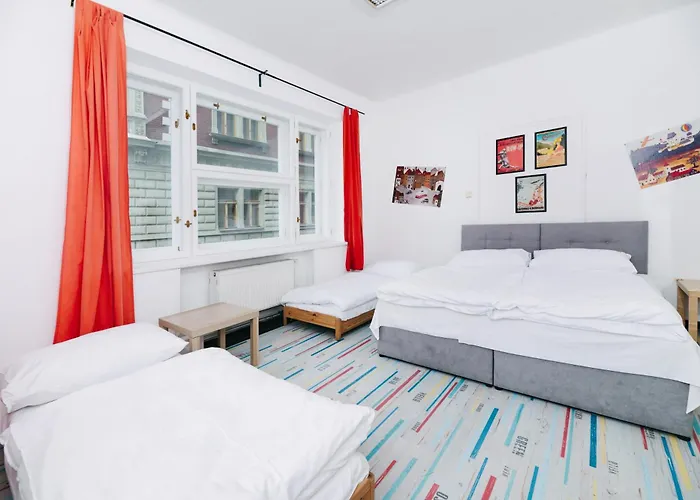 Benedikt Center Hostel *